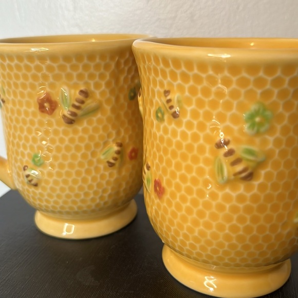 Williams-Sonoma 2 Piece Set Honey Bee Honeycomb Bee Hive Yellow Retired Mugs - Picture 8 of 8